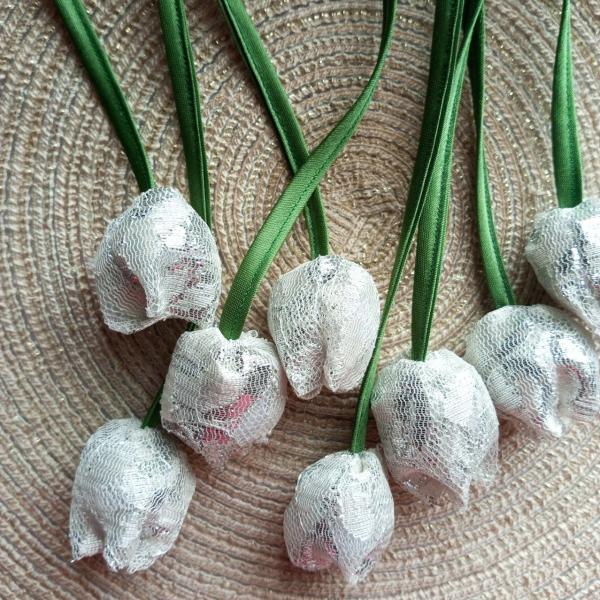 Фото В'язаний, тканинний декор. помпони Тюльпани на підвісці  текстильні срібна сітка  для декору та прикрас