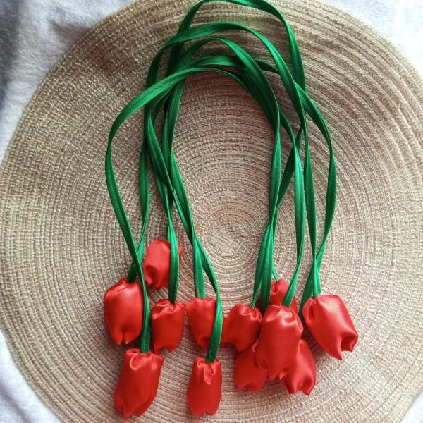 Фото В'язаний, тканинний декор. помпони Тюльпани текстильні на підвісці червоні атласні  для прикрас та декору