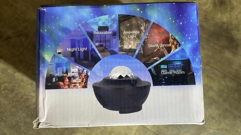 Фото  УЦЕНКА! Романтичная проекционная лампа Северное сияние для детей SF-L1 Проектор звездного неба с таймером (Плохая упаковка 3472)