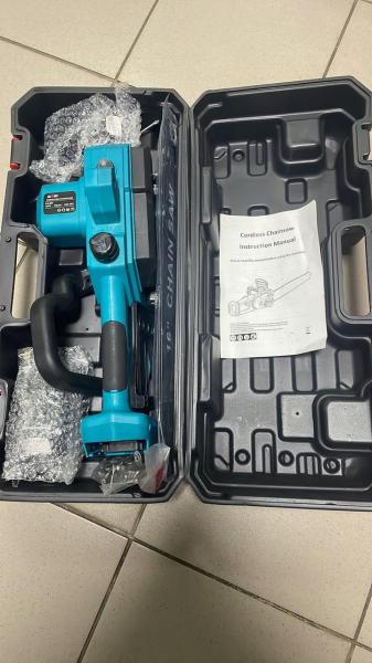 Фото  УЦЕНКА! Цепная аккумуляторная пила шина 40см 16 дюймов 2500 вт, в кейсе + 2 аккумулятора 68В (Без зарядки и аккумулятора 3444)