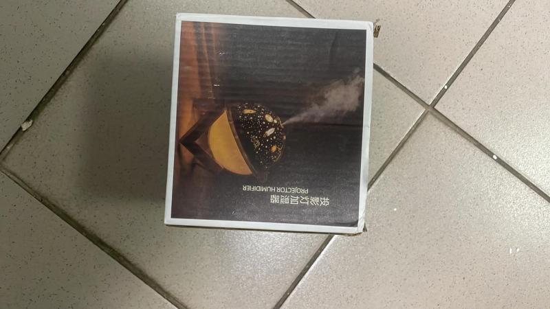 Фото  УЦЕНКА! Увлажнитель воздуха проектор Звездное небо/ сатурн / Настольный светильник ночник Проекционный (Плохая упаковка 3365)