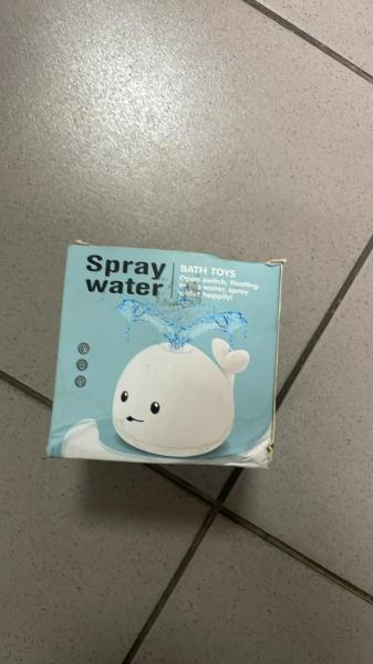 Фото  УЦЕНКА! Игрушка для ванной в виде кита музыкальный светящийся фонтан серый (Плохая упаковка 3374)