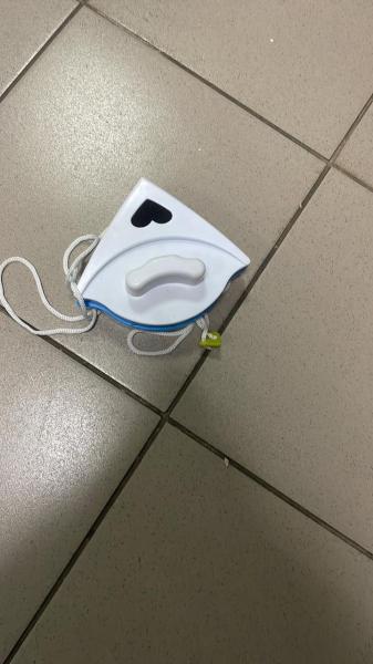 Фото  УЦЕНКА! MagnySwipe треугольная щетка на магнитах для мытья окон с обеих сторон (Нет упаковки 3382)