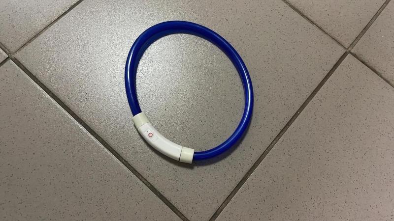 Фото  УЦЕНКА! Светодиодный влагостойкий ошейник для собак USB USB Размер S-35 cm M-50 cm L-70 cm (Нет упаковки 3389)