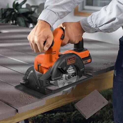 Аккумуляторная дисковая пила Black&Decker BDCCS18